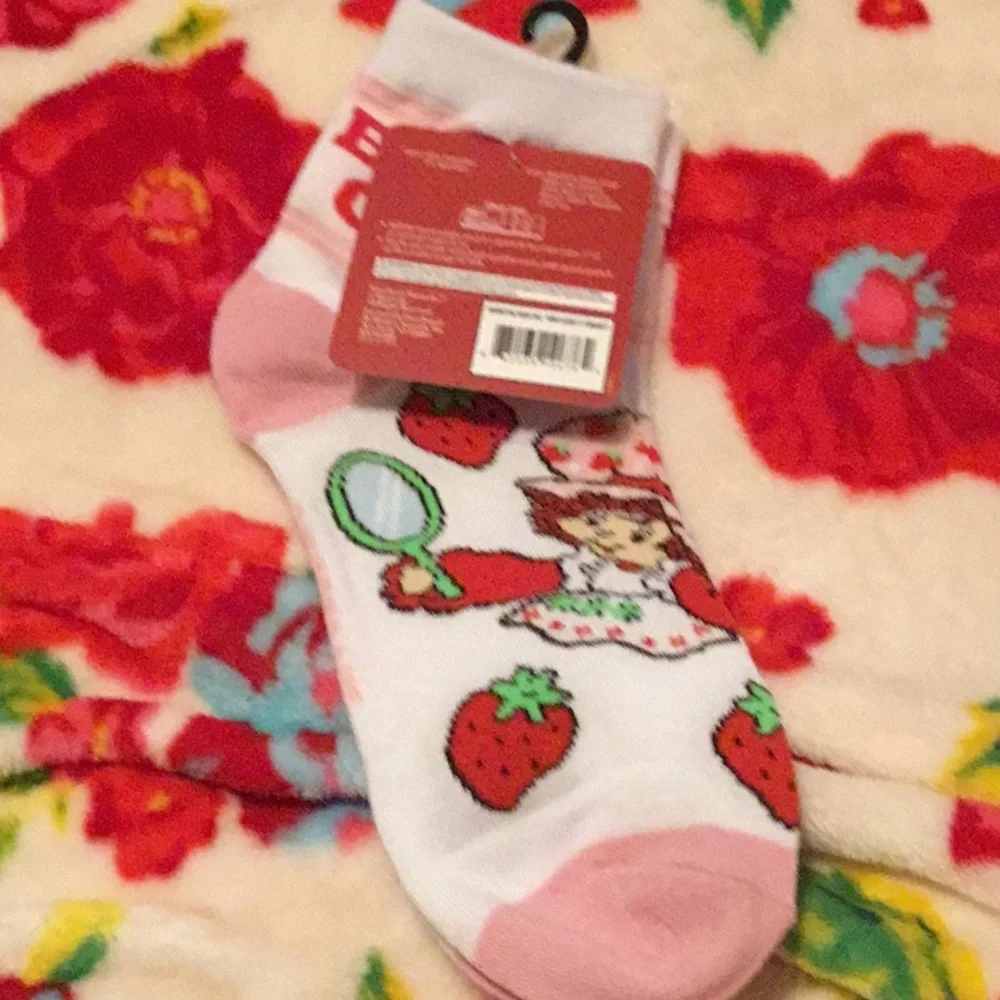 NWT Strawberry Shortcake Pattern Quarter Crew Women's Socks One Size